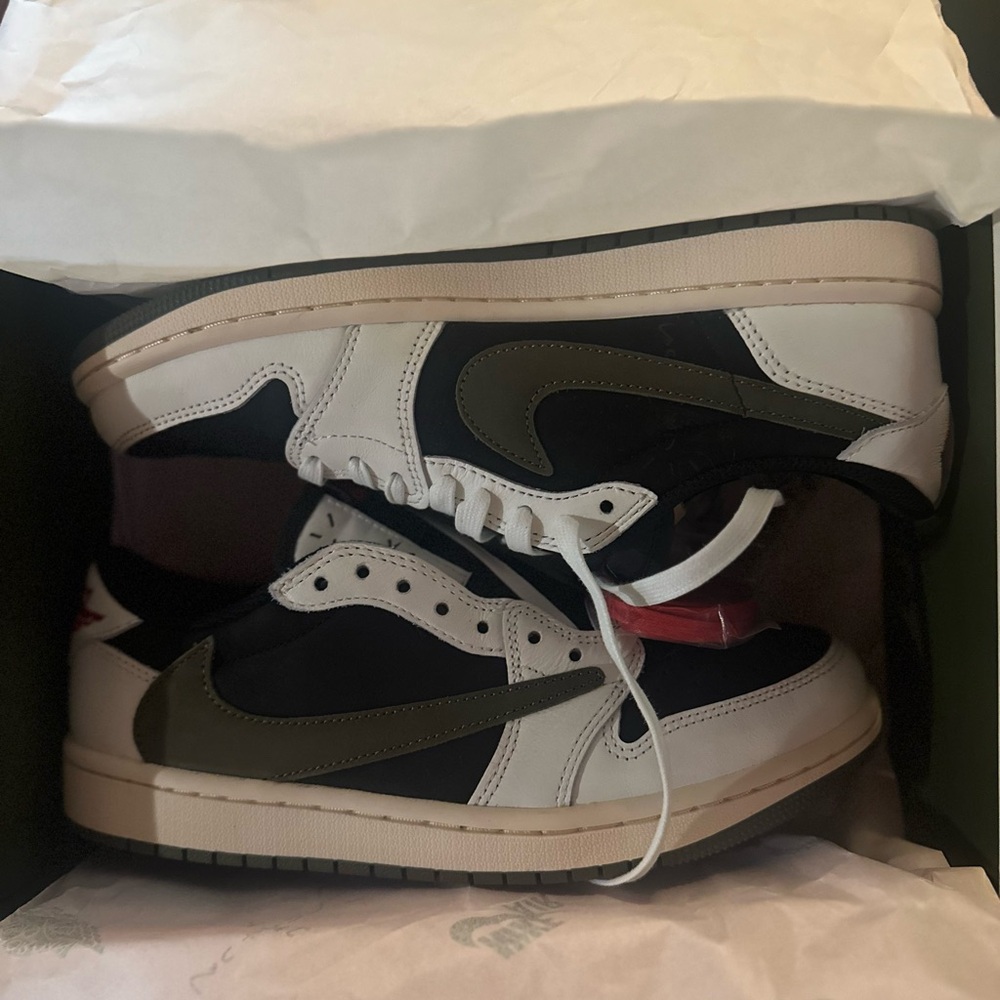 Travis Scott Retro Olives Nike Air Jordan